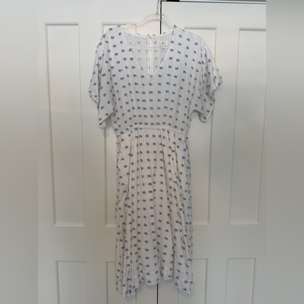 Lou & Grey White Grey Polka Dot Short Sleeve Midi Dress